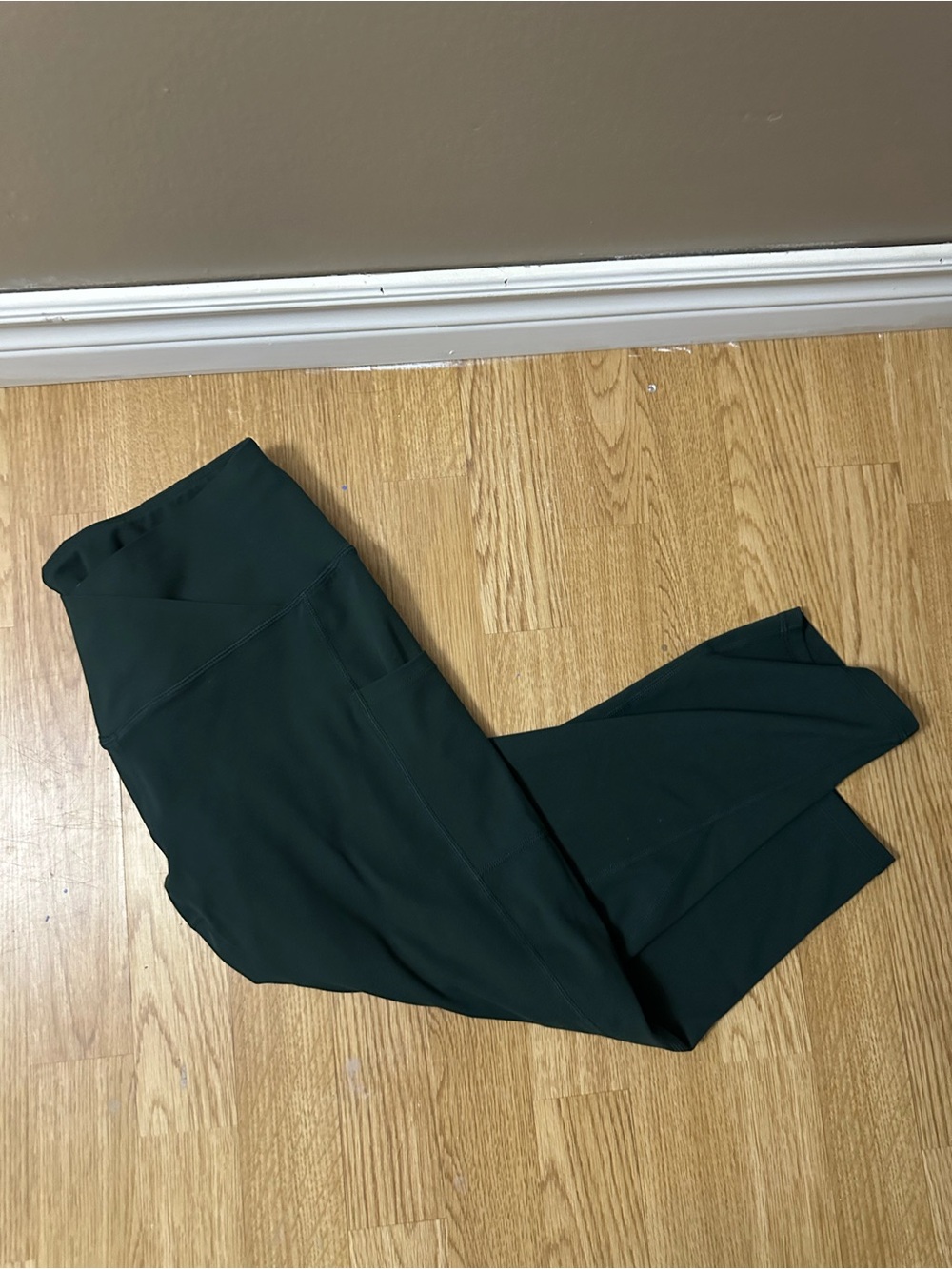 Crossover High Waist Capri Leggings with Pockets - Size L